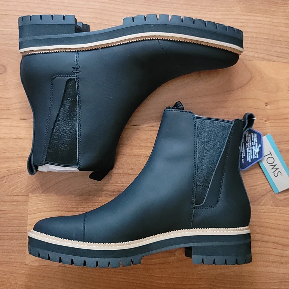 TOMS Dakota Water Resistant Black Leather Chelsea Boot - Picture 1 of 11
